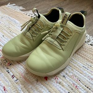 Clove Classic Sneakers in Sage